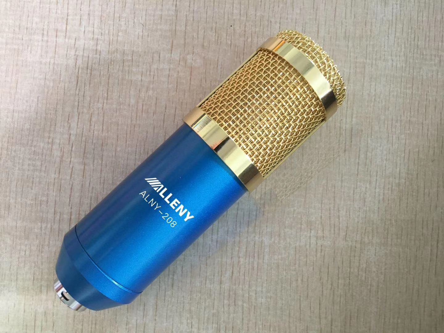 ميكروفون مكثف 